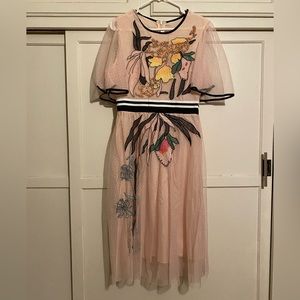 Gorgeous vintage lace embroidered floral dress. Size Large. Great condition.